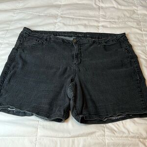 Avenue denim capri‎ shots